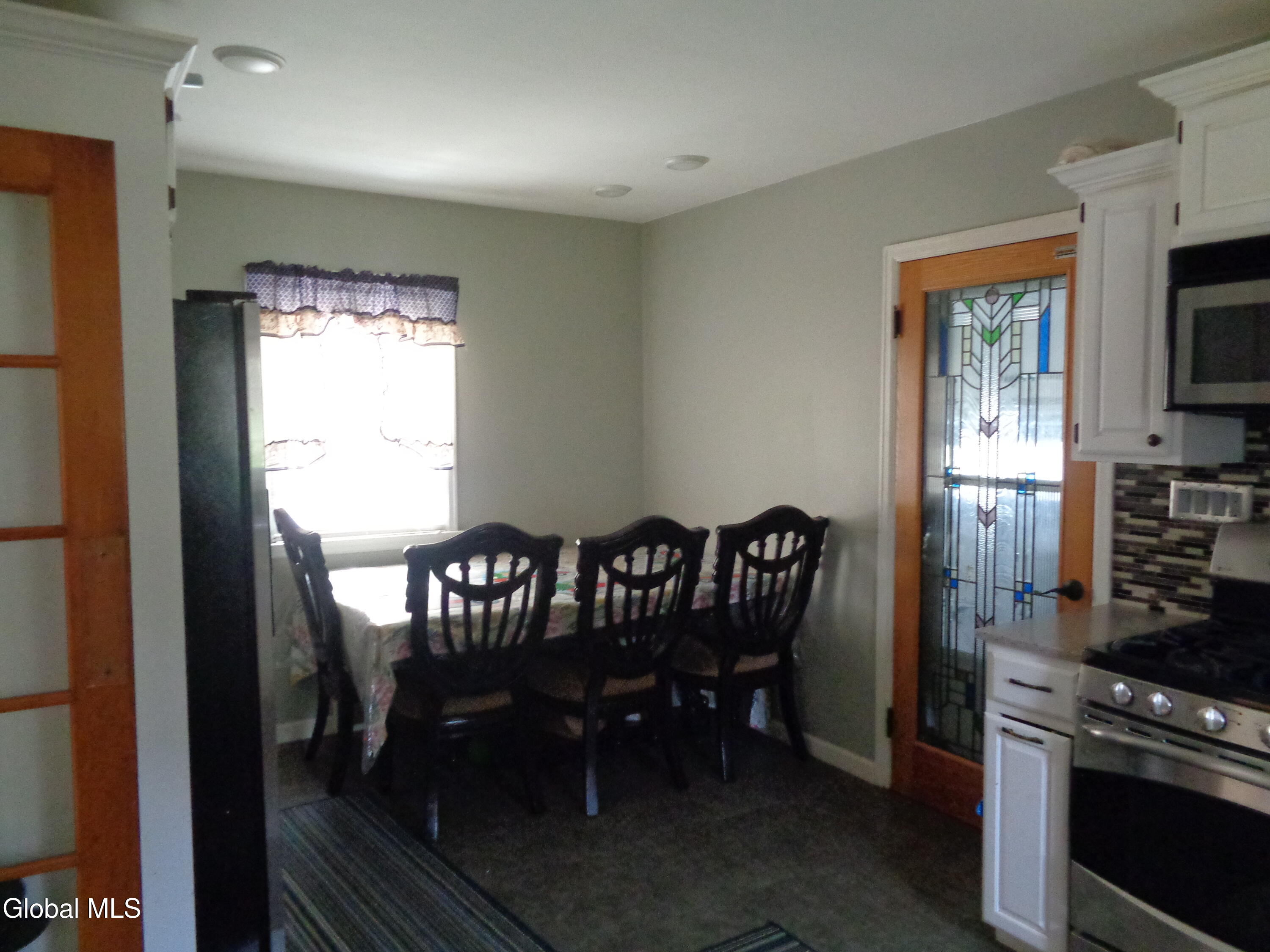 455 Wallace Road Niskayuna, NY 12304 - Photo 4 of 21 DSC02844