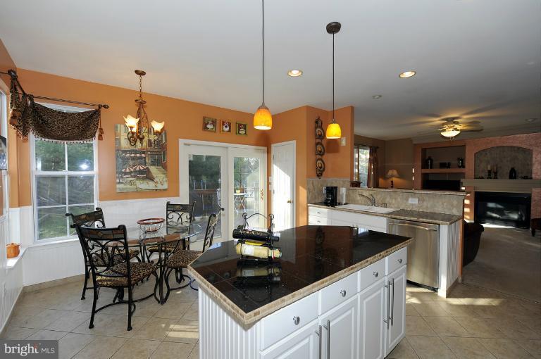 5301 Woodlot Road Columbia, MD 21044 - Photo 20 of 29 Kitchen
