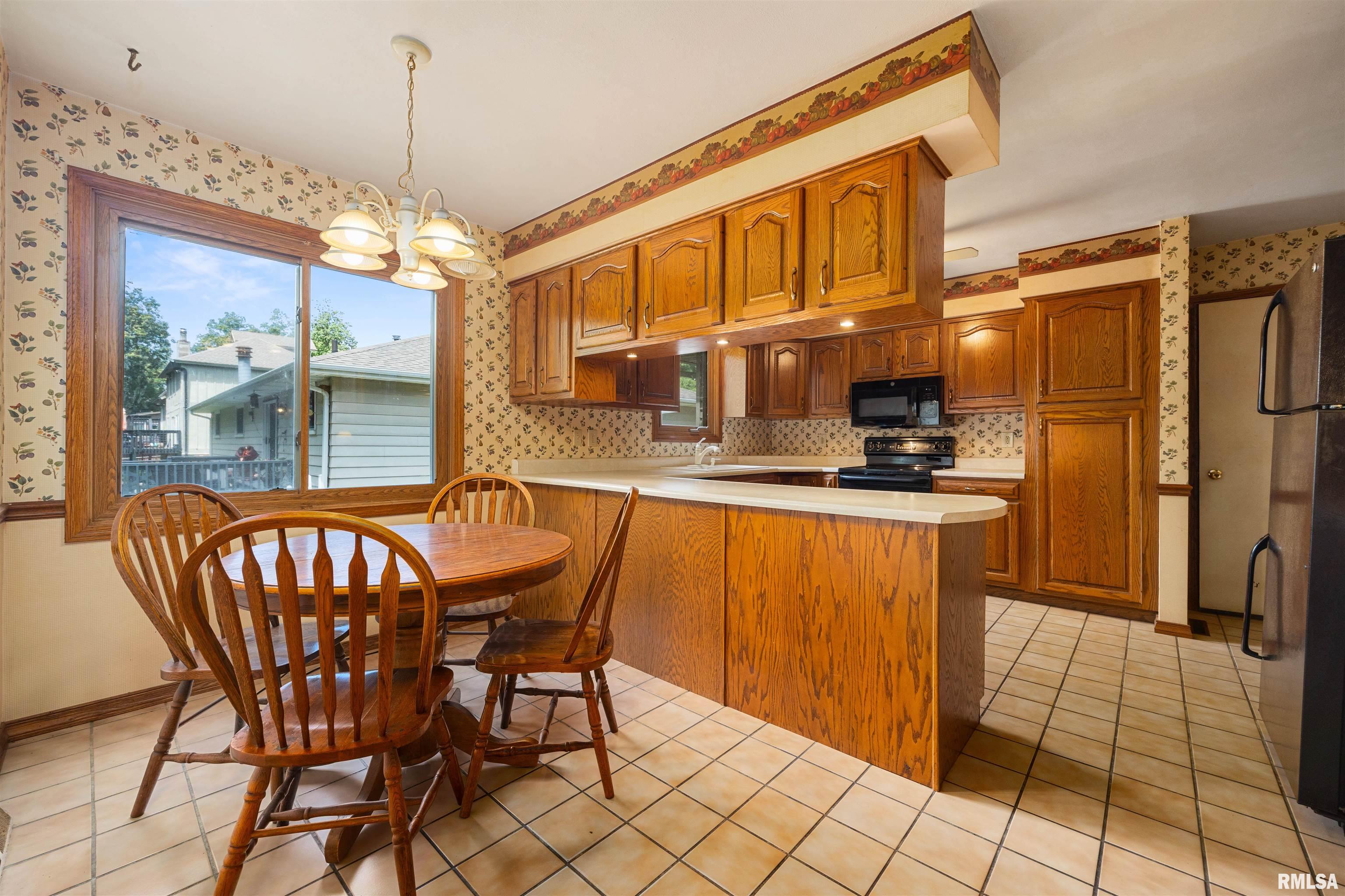 6307 North Post Oak Road Peoria, IL 61615 - Photo 9 of 45