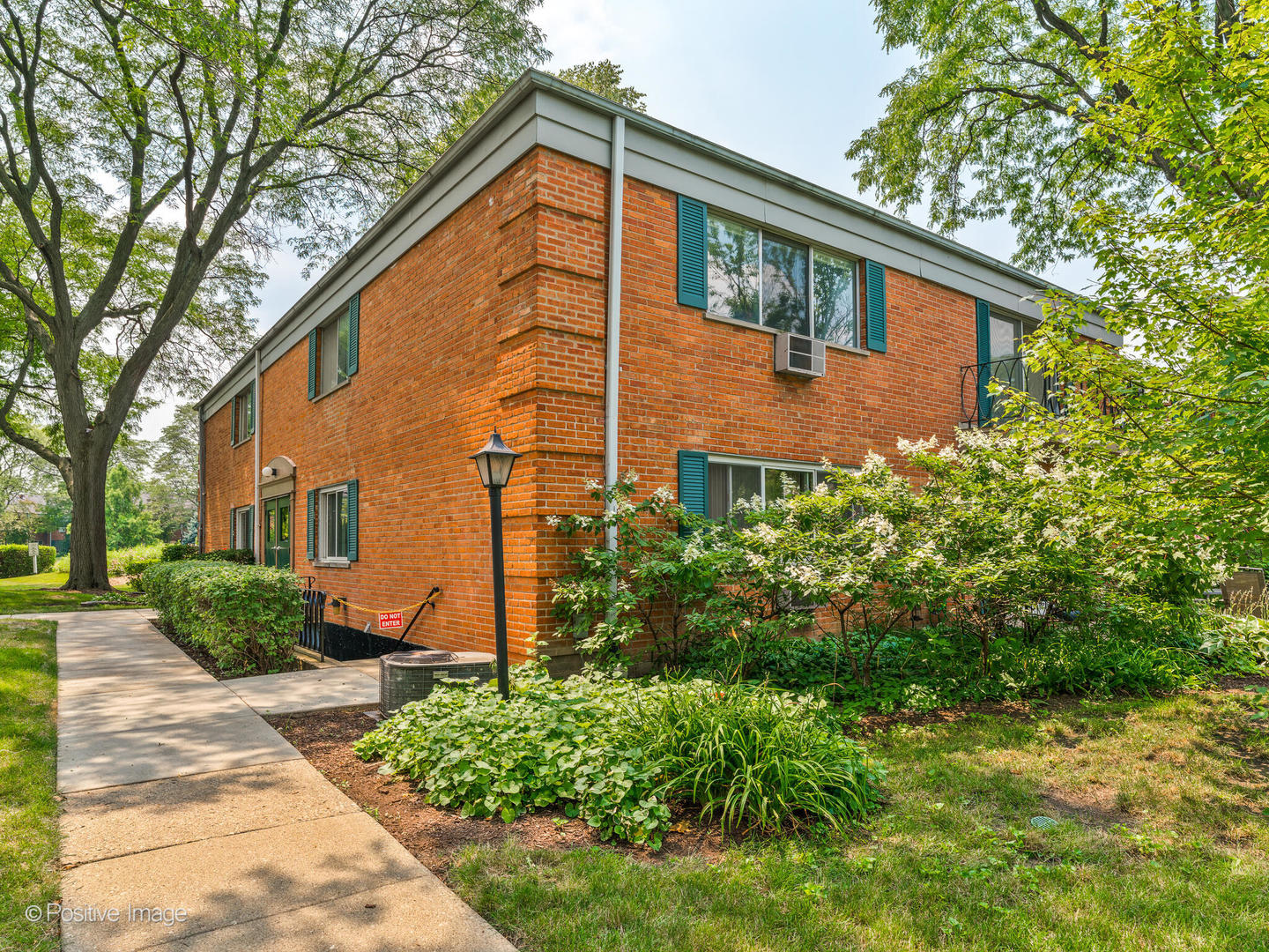 2407 South Goebbert Road, Unit 201 Arlington Heights, IL 60005 - Photo 19 of 20 a backyard of a house with lots of green space