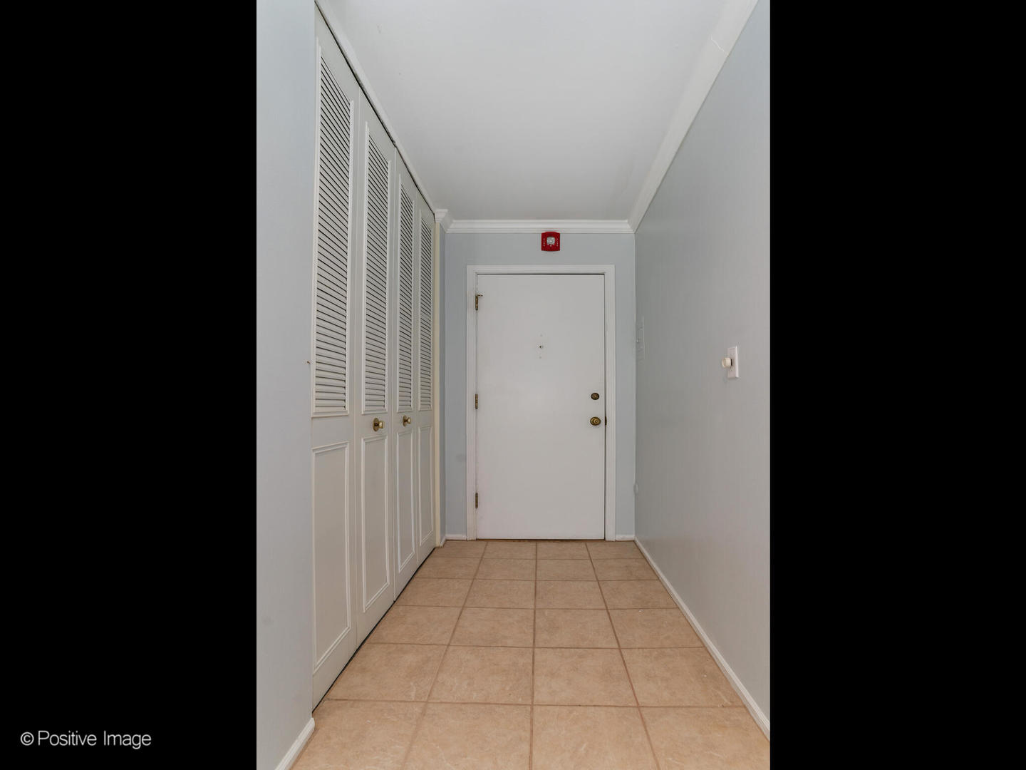 2407 South Goebbert Road, Unit 201 Arlington Heights, IL 60005 - Photo 3 of 20