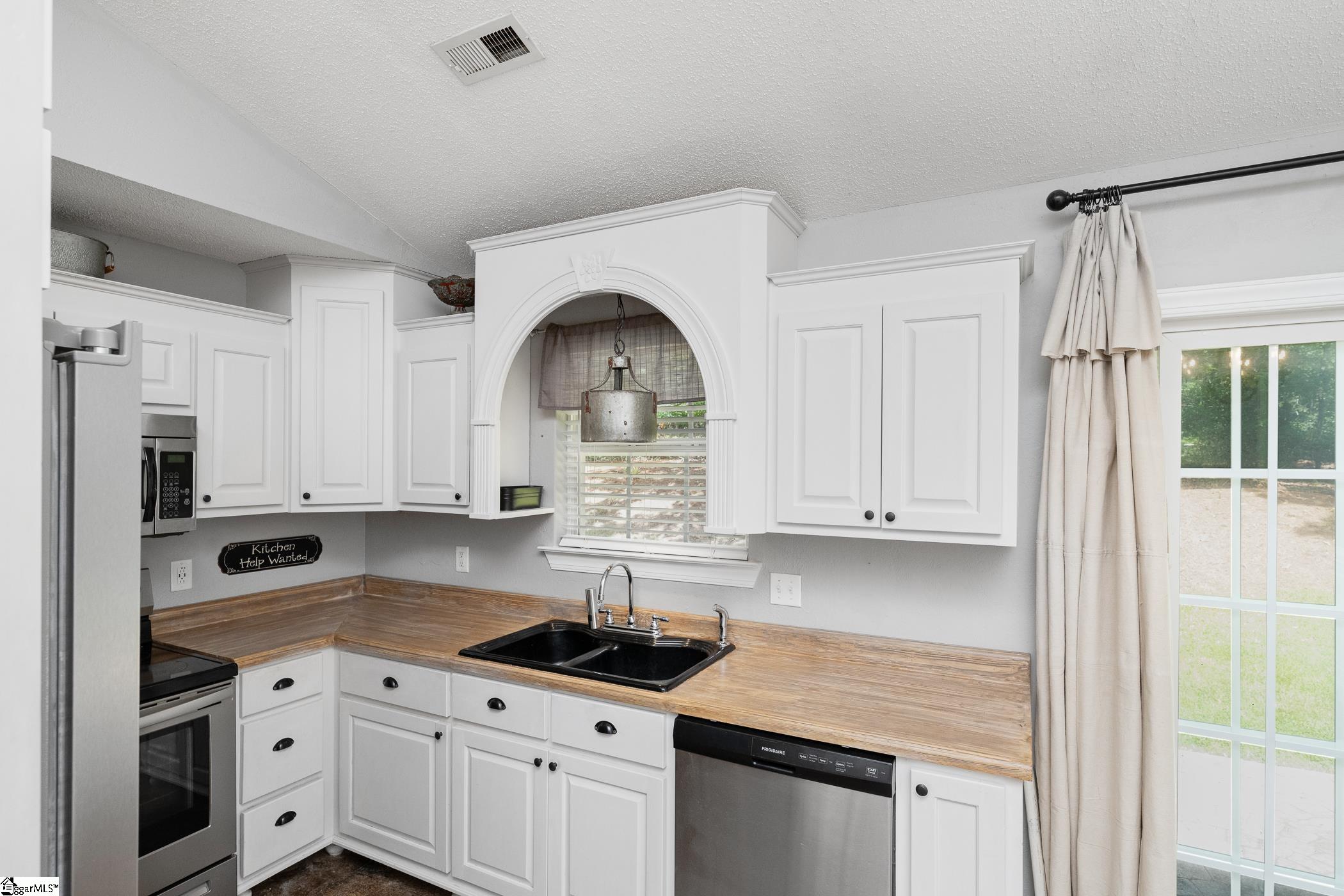 606 Blossom Branch Road Piedmont, SC 29673 - Photo 11 of 39 Gallery Image 11