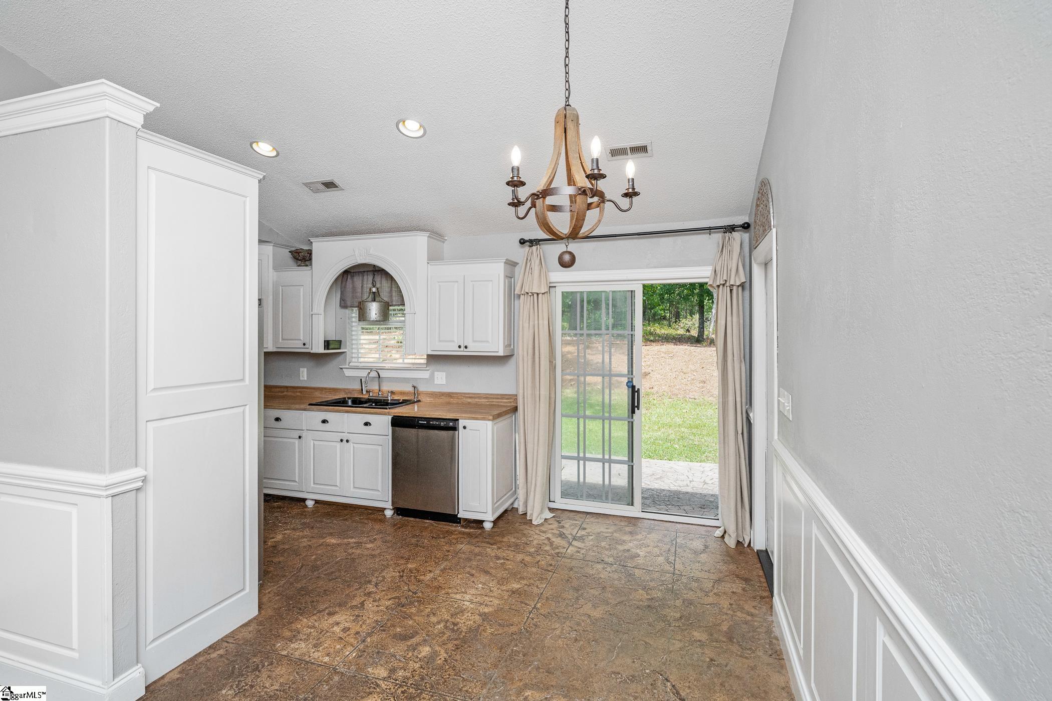 606 Blossom Branch Road Piedmont, SC 29673 - Photo 9 of 39 Gallery Image 9