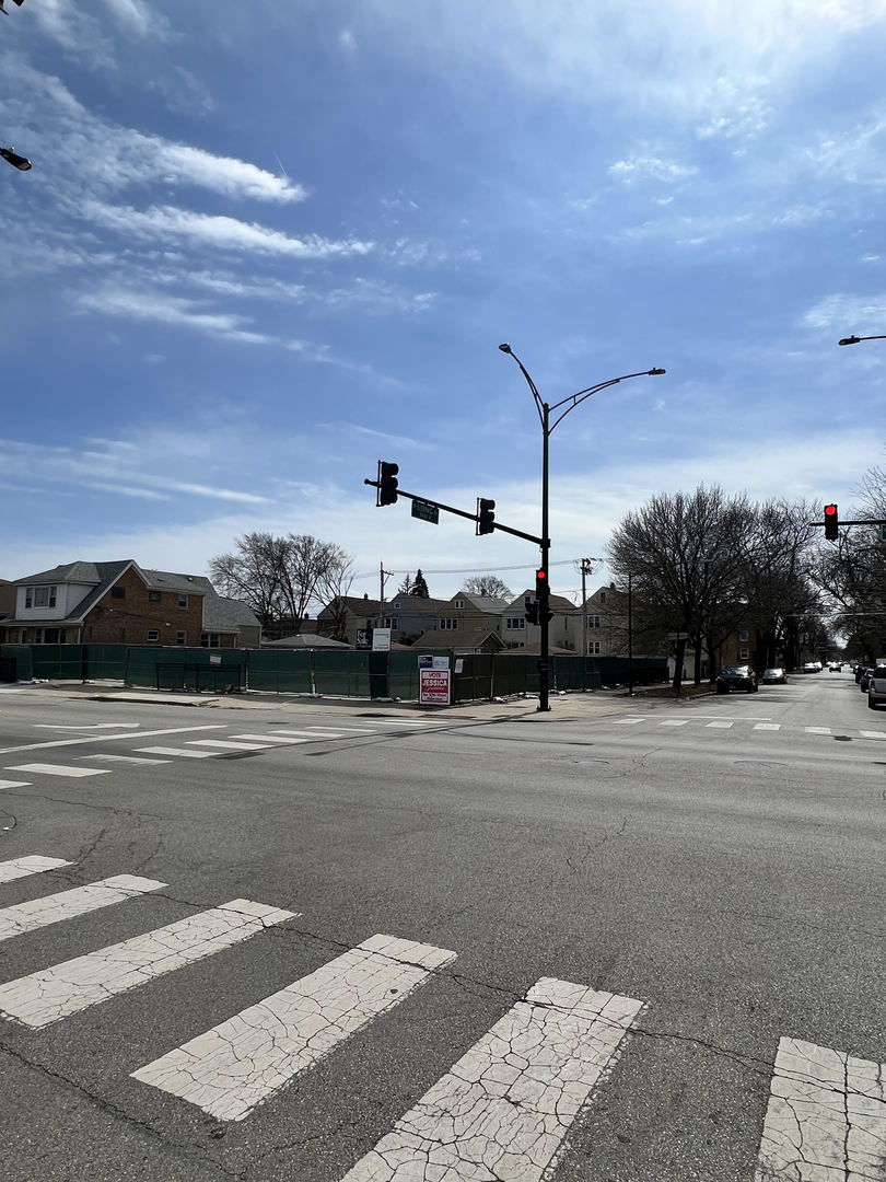 5351 West Addison St  