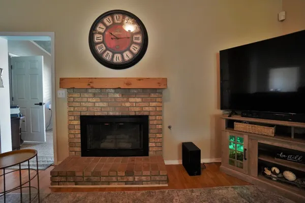 $425,000 | 335 Kenwood Drive, Lemoore, CA 93245