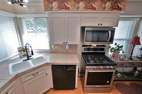 $425,000 | 335 Kenwood Drive, Lemoore, CA 93245