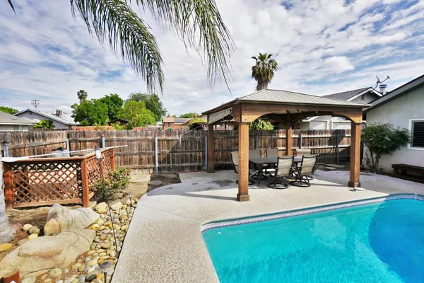$425,000 | 335 Kenwood Drive, Lemoore, CA 93245