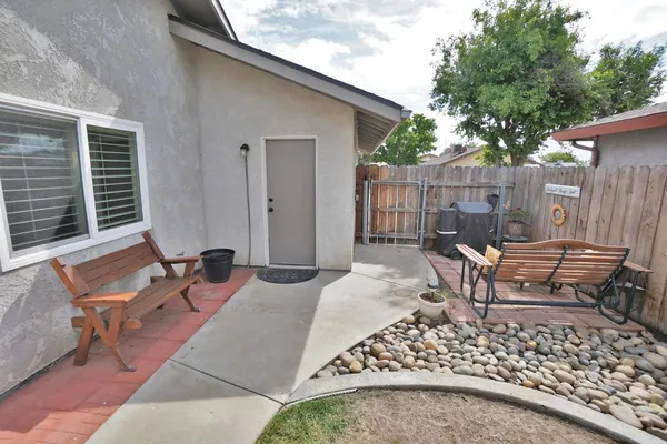 $425,000 | 335 Kenwood Drive, Lemoore, CA 93245