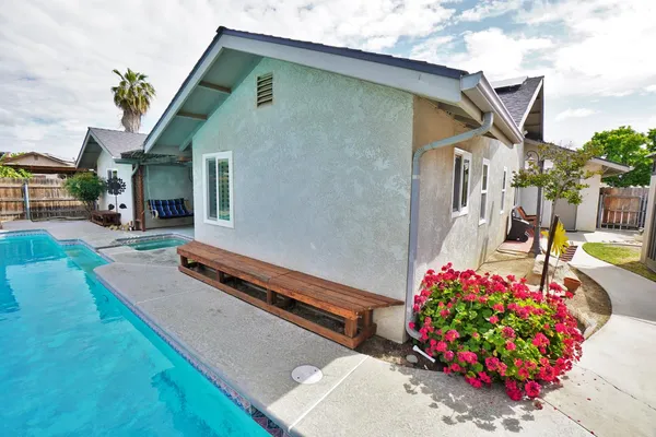 $425,000 | 335 Kenwood Drive, Lemoore, CA 93245