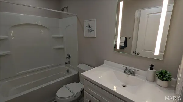 $825,000 | 3900 Humphrey Street, St. Louis, MO 63116