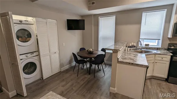 $825,000 | 3900 Humphrey Street, St. Louis, MO 63116