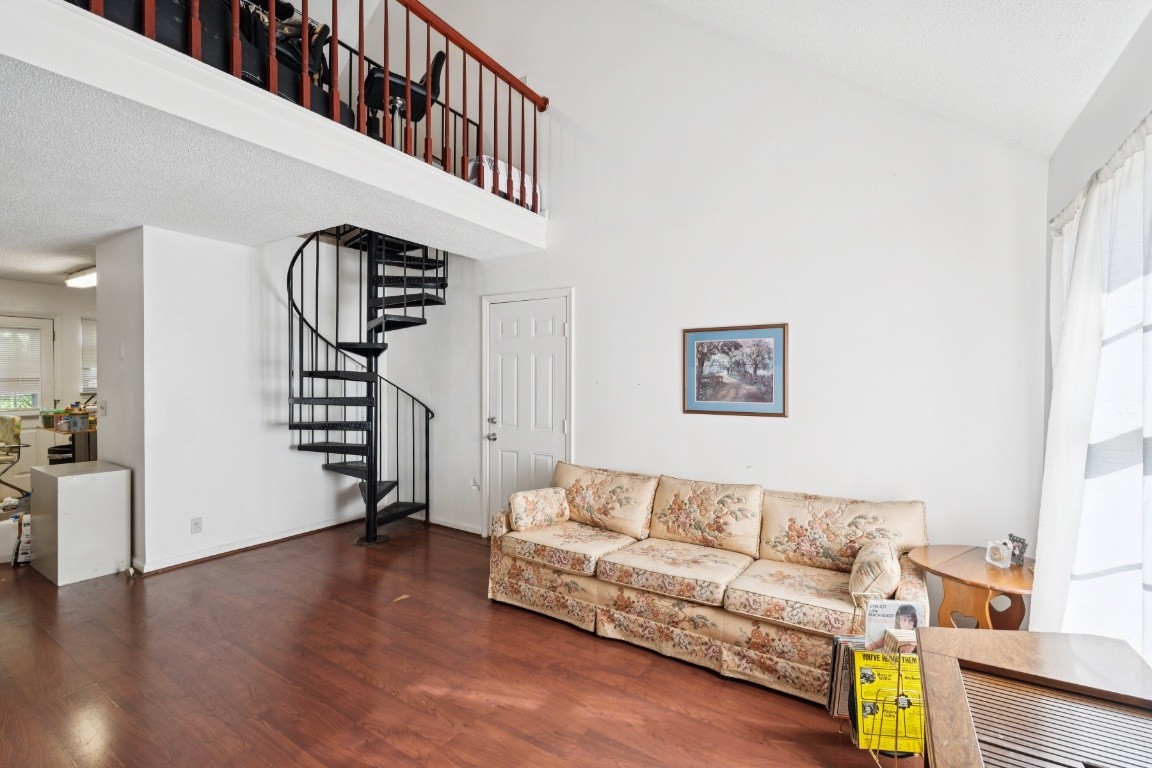 1544 Heritage View Boulevard Madison, TN 37115 - Photo 7 of 18 a living room with furniture and wooden floor