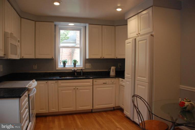 6705 Rannoch Road Bethesda, MD 20817 - Photo 5 of 15 Table Space Kitchen