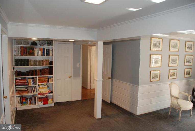 6705 Rannoch Road Bethesda, MD 20817 - Photo 10 of 15 Family Room