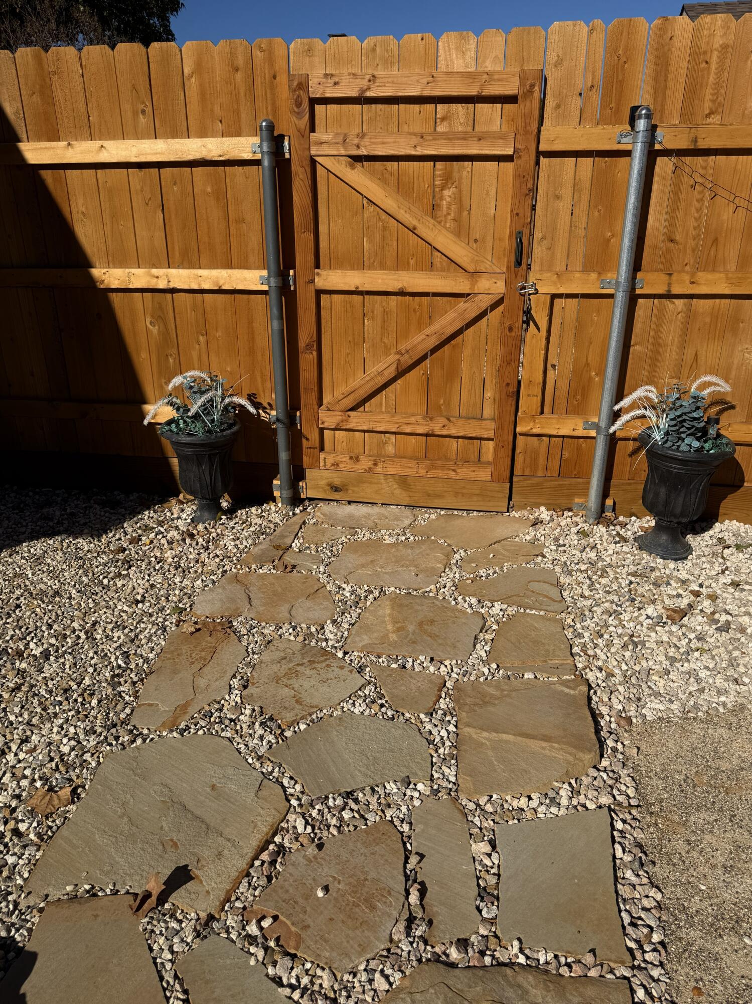 5722 75th Street Lubbock, TX 79424 - Photo 22 of 29 XERISCAPED.