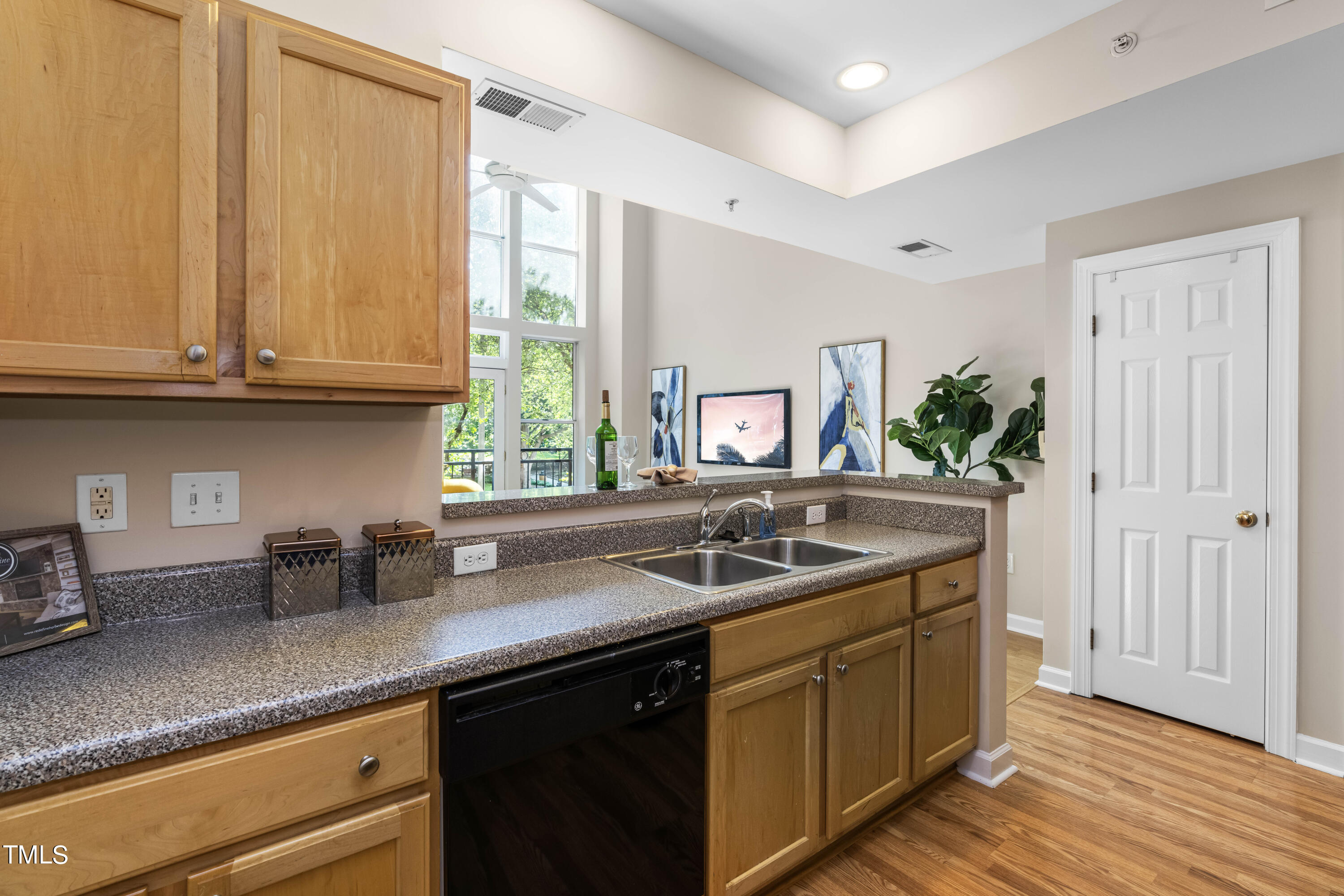 200 South Dawson Street, Unit 106 Raleigh, NC 27601 - Photo 11 of 26 DSC00530