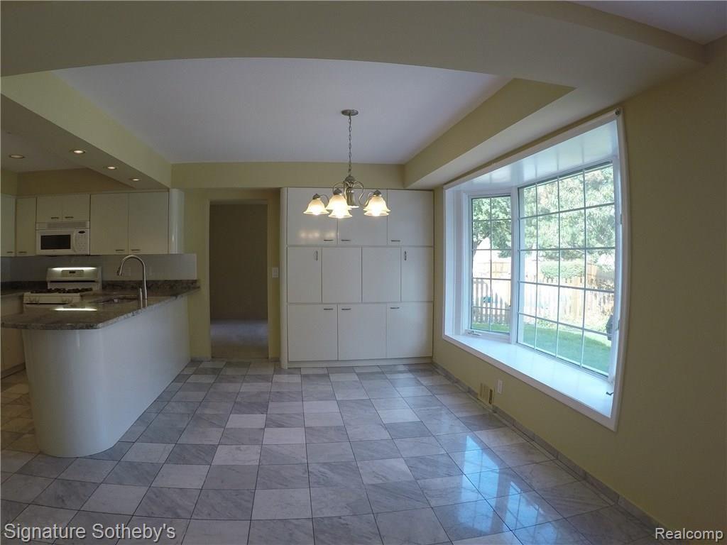 20441 Coachwood Road Riverview, MI 48193 - Photo 10 of 32 10.JPG