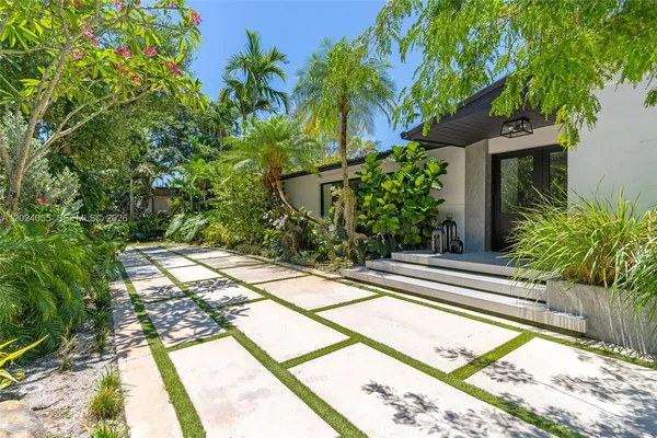 $3,300,000 | 13400 Southwest 70th Avenue, Pinecrest, FL 33156