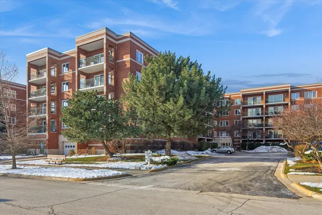 $439,900 | 5340 North Lowell Avenue, Unit 301, Chicago, IL 60630