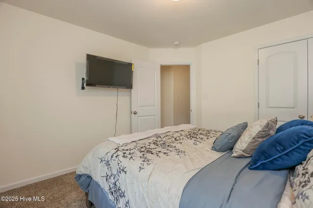 $254,000 | 127 Buckskin Drive, Pollocksville, NC 28573