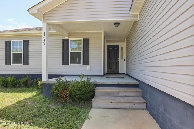 $254,000 | 127 Buckskin Drive, Pollocksville, NC 28573