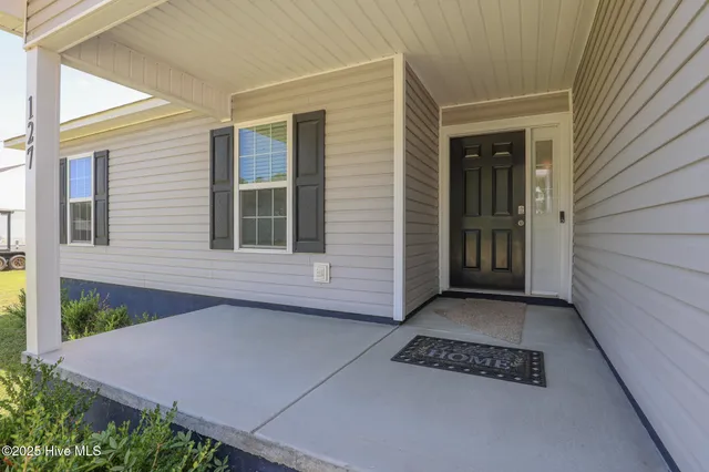$254,000 | 127 Buckskin Drive, Pollocksville, NC 28573