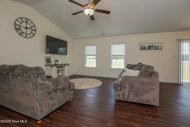 $254,000 | 127 Buckskin Drive, Pollocksville, NC 28573