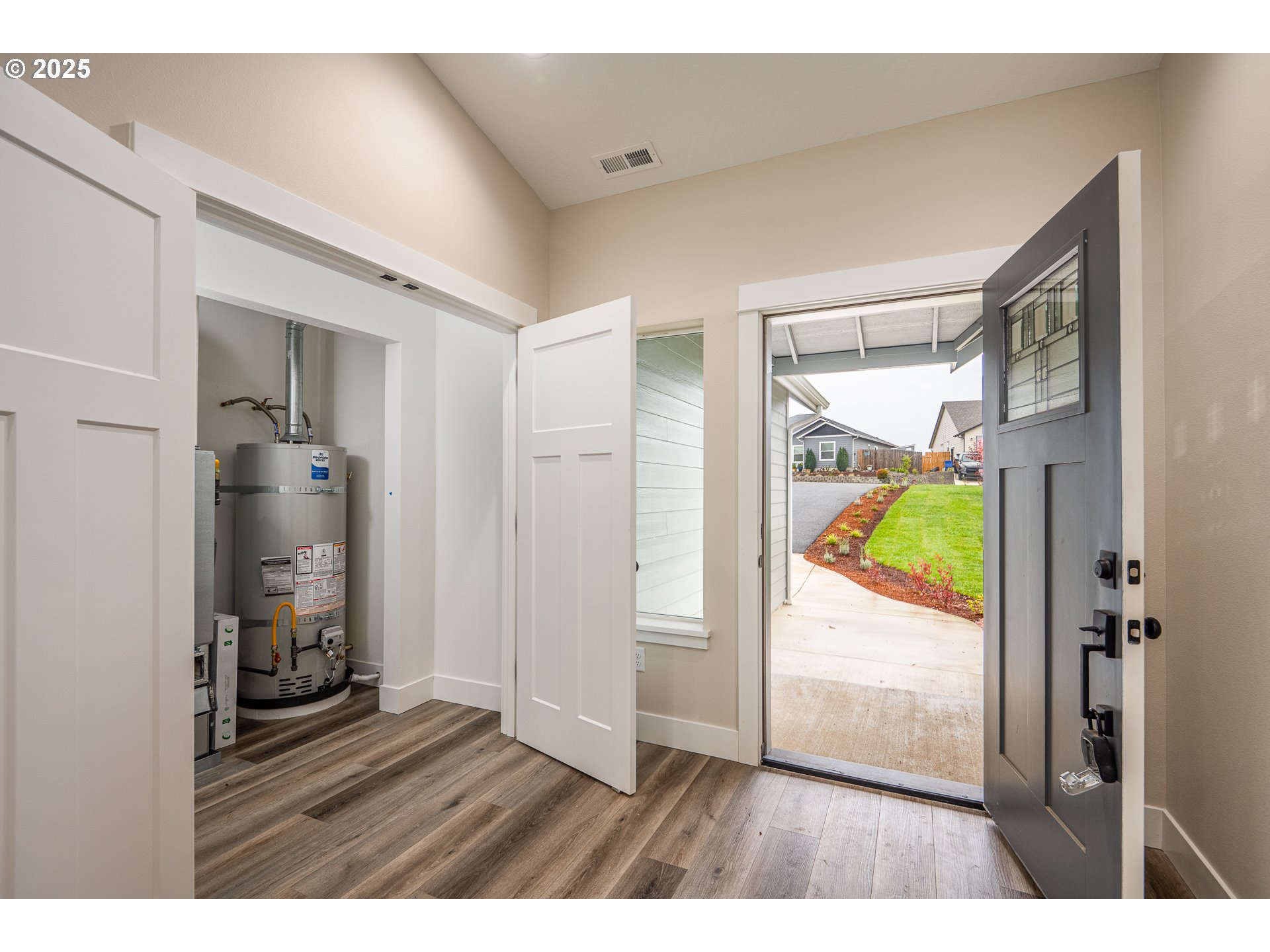 160 Wil Way Winston, OR 97496 - Photo 2 of 37 a view interior of a house and wooden floor an entryway