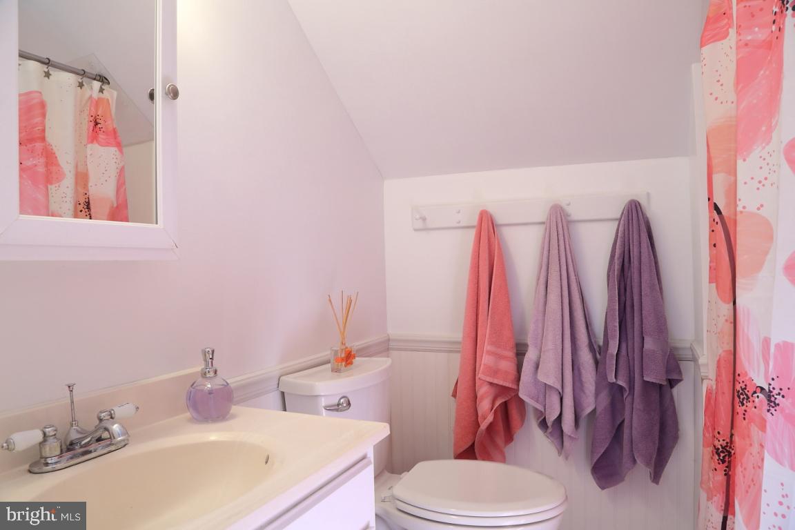 307 Partridge Drive Lititz, PA 17543 - Photo 16 of 24 Second floor full bath