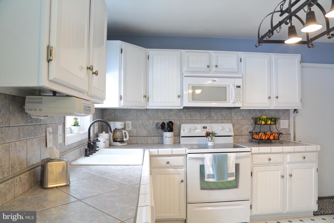 307 Partridge Drive Lititz, PA 17543 - Photo 8 of 24 Gallery Image 8