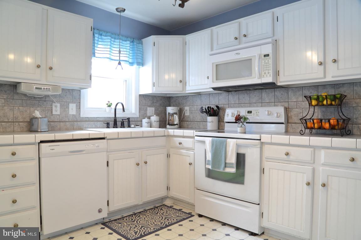 307 Partridge Drive Lititz, PA 17543 - Photo 9 of 24 Gallery Image 9