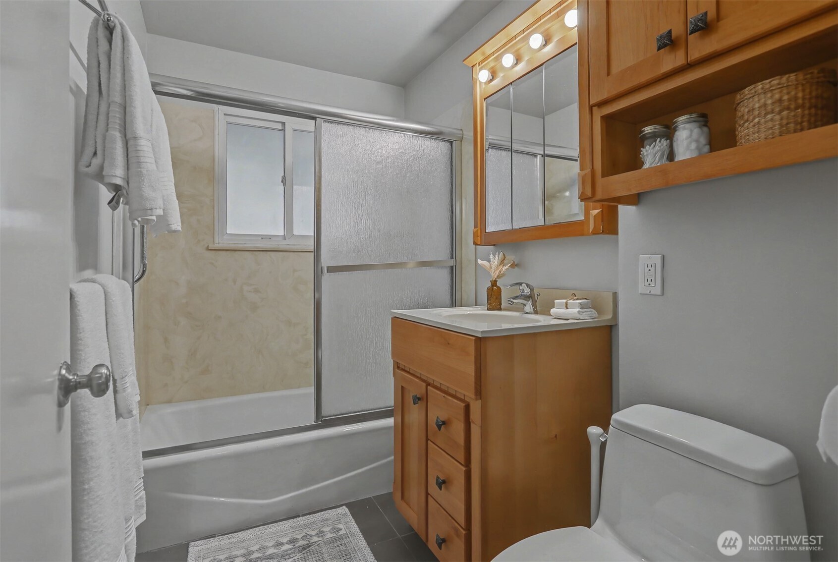 2021 Northeast 97th Street Seattle, WA 98115 - Photo 17 of 40