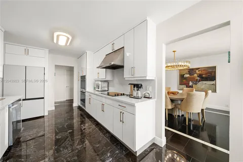 $1,799,000 | 5500 Collins Avenue, Unit 1902, Miami Beach, FL 33140
