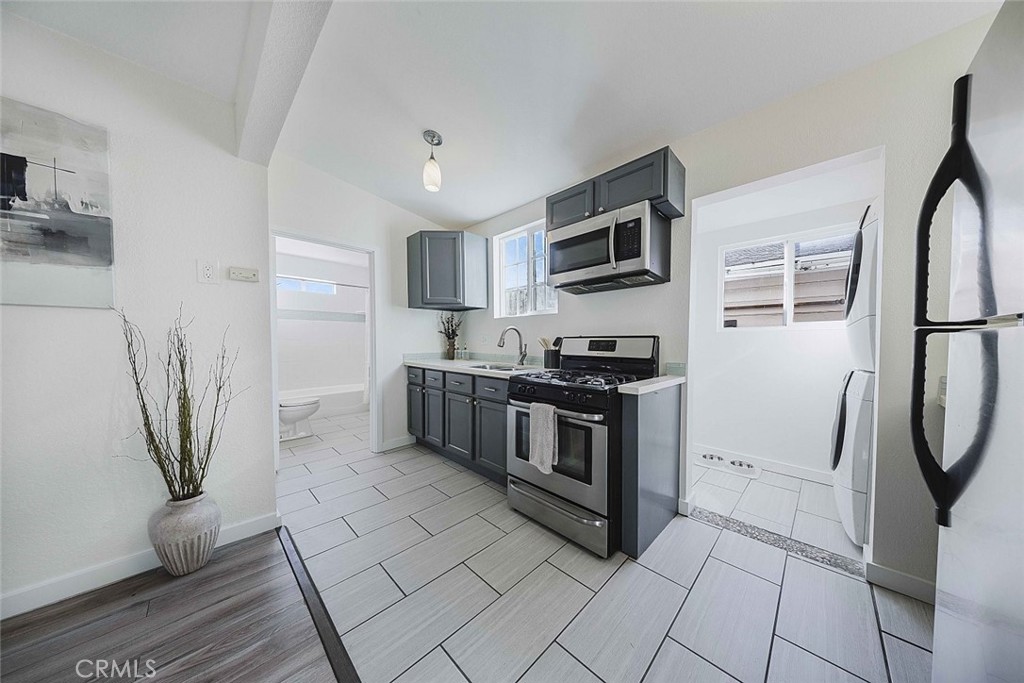 5506 Smiley Drive Los Angeles, CA 90016 - Photo 12 of 30