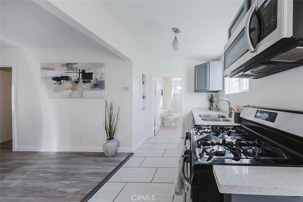 5506 Smiley Drive Los Angeles, CA 90016 - Photo 13 of 30