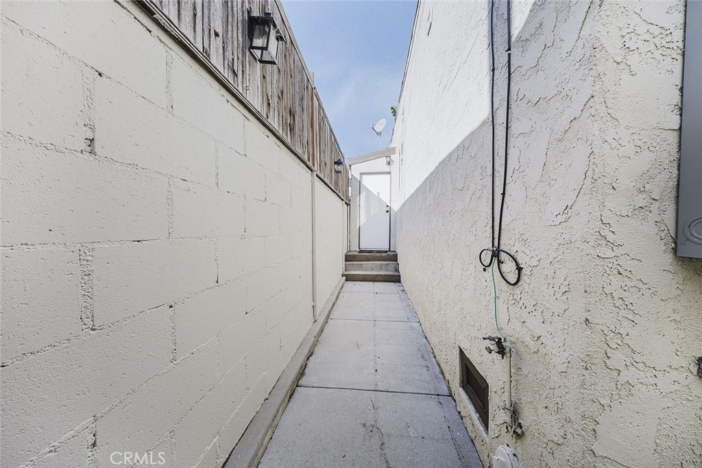 5506 Smiley Drive Los Angeles, CA 90016 - Photo 19 of 30