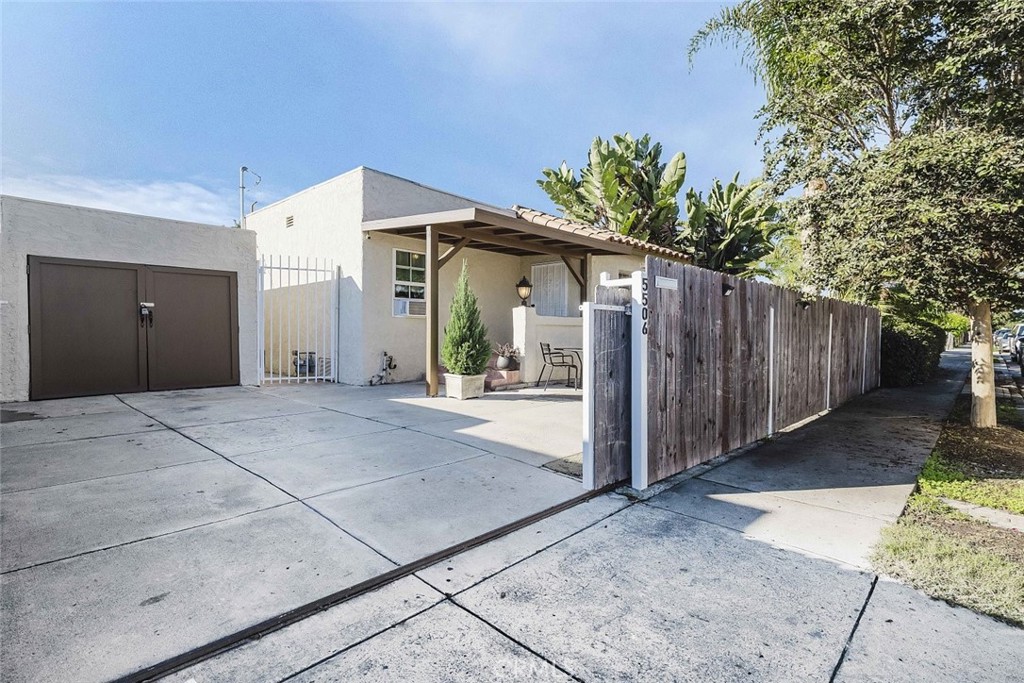 5506 Smiley Drive Los Angeles, CA 90016 - Photo 2 of 30