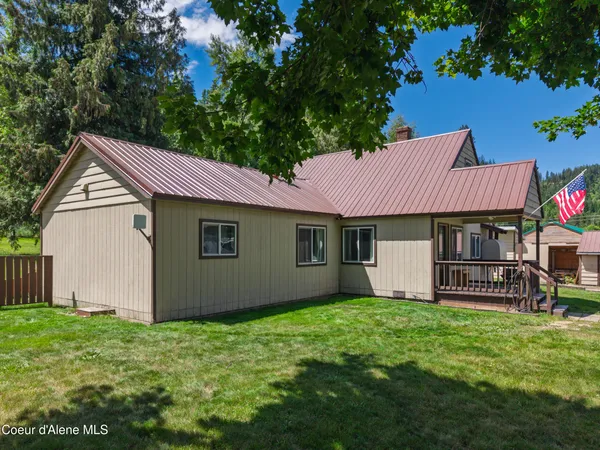 $379,500 | 2015 Washington Avenue, St. Maries, ID 83861