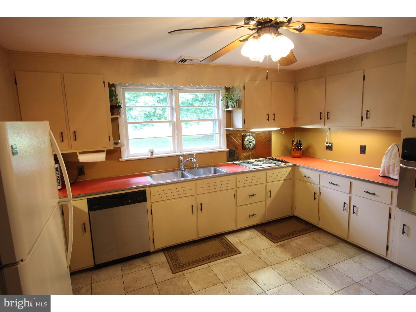 2934 Township Line Road Norristown, PA 19403 - Photo 5 of 19 Kitchen