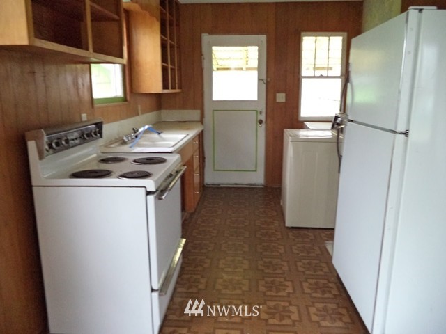 608 Rochester Street West Rainier, WA 98576 - Photo 3 of 7 Gallery Image 3
