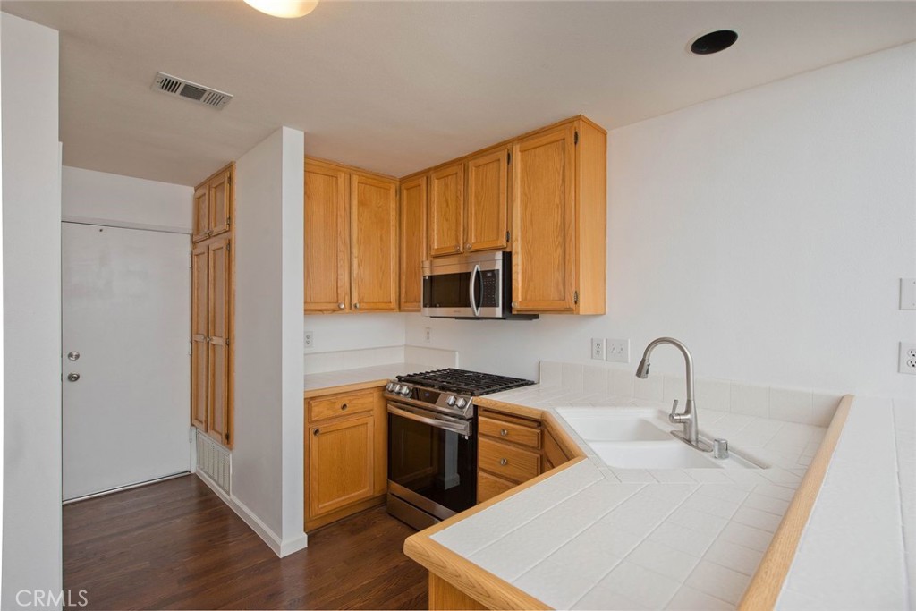 28415 Seco Canyon Road, Unit 125 Saugus, CA 91390 - Photo 3 of 15