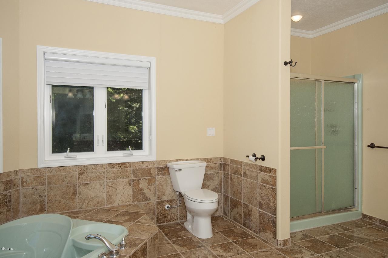 205 Midden Reach Depoe Bay, OR 97341 - Photo 18 of 35 Master Bath