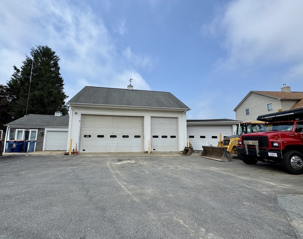 318 Alden Road Fairhaven, MA 02719 - Photo 5 of 17