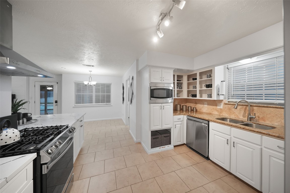 25510 Many Oak Drive Spring, TX 77380 - Photo 5 of 27