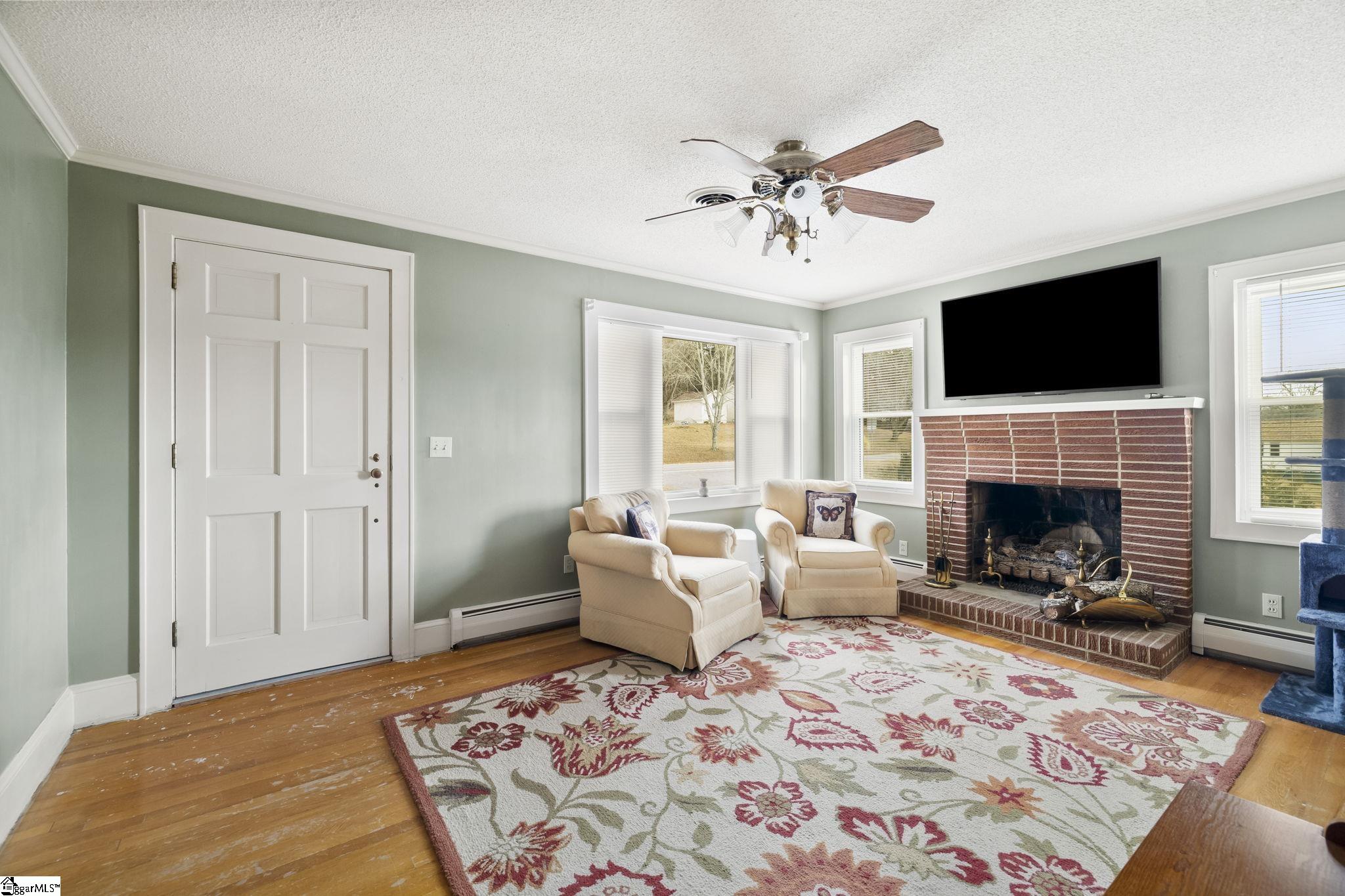 512 Pope Field Road Easley, SC 29642 - Photo 3 of 32