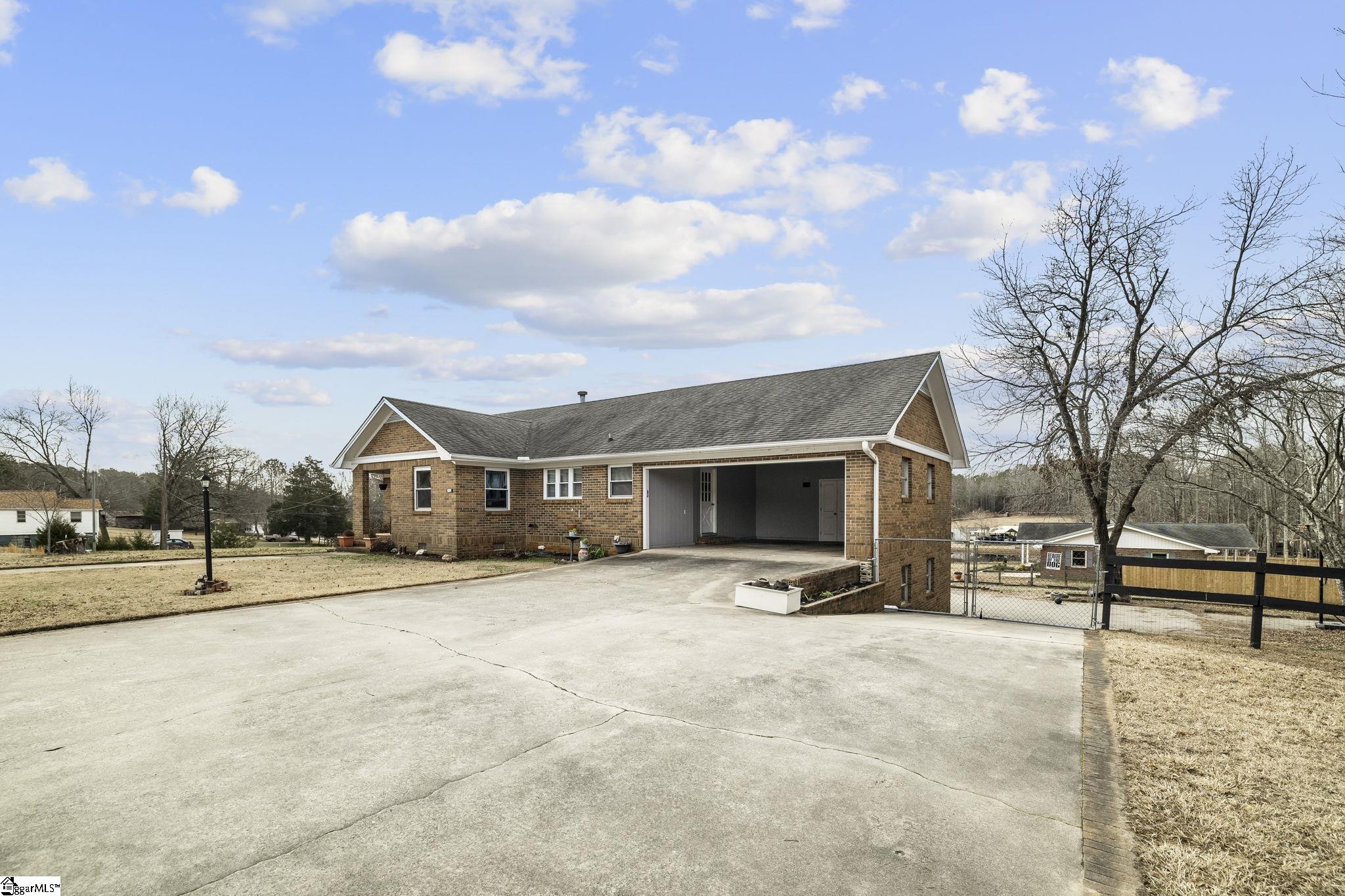 512 Pope Field Road Easley, SC 29642 - Photo 6 of 32