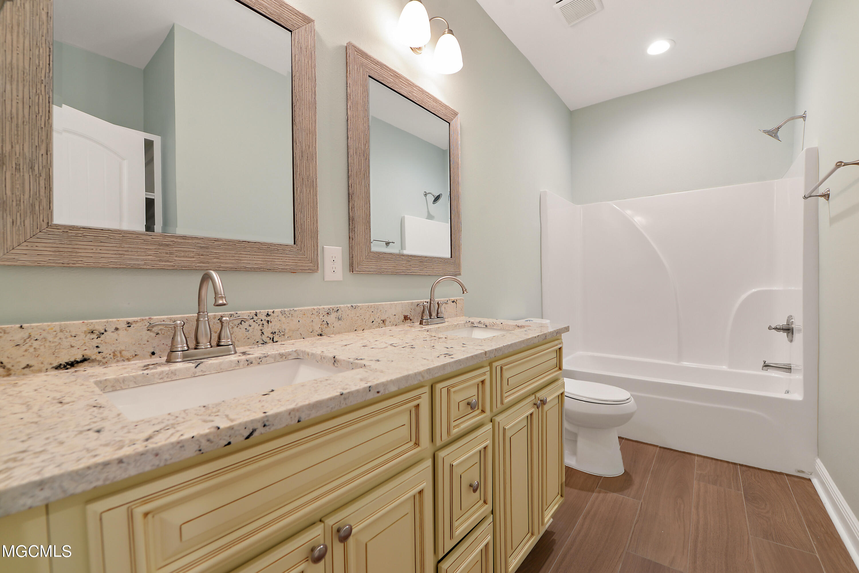 14201 Glendale Road Ocean Springs, MS 39565 - Photo 23 of 26 023 (2)