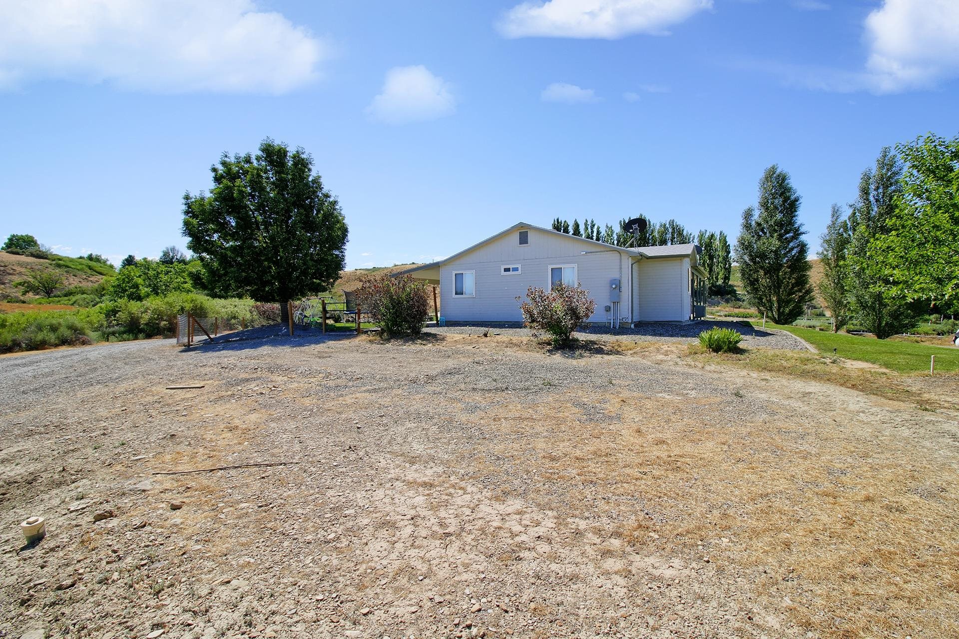 1742 10 Road Mack, CO 81525 - Photo 8 of 42 a view of a dry yard with wooden fence