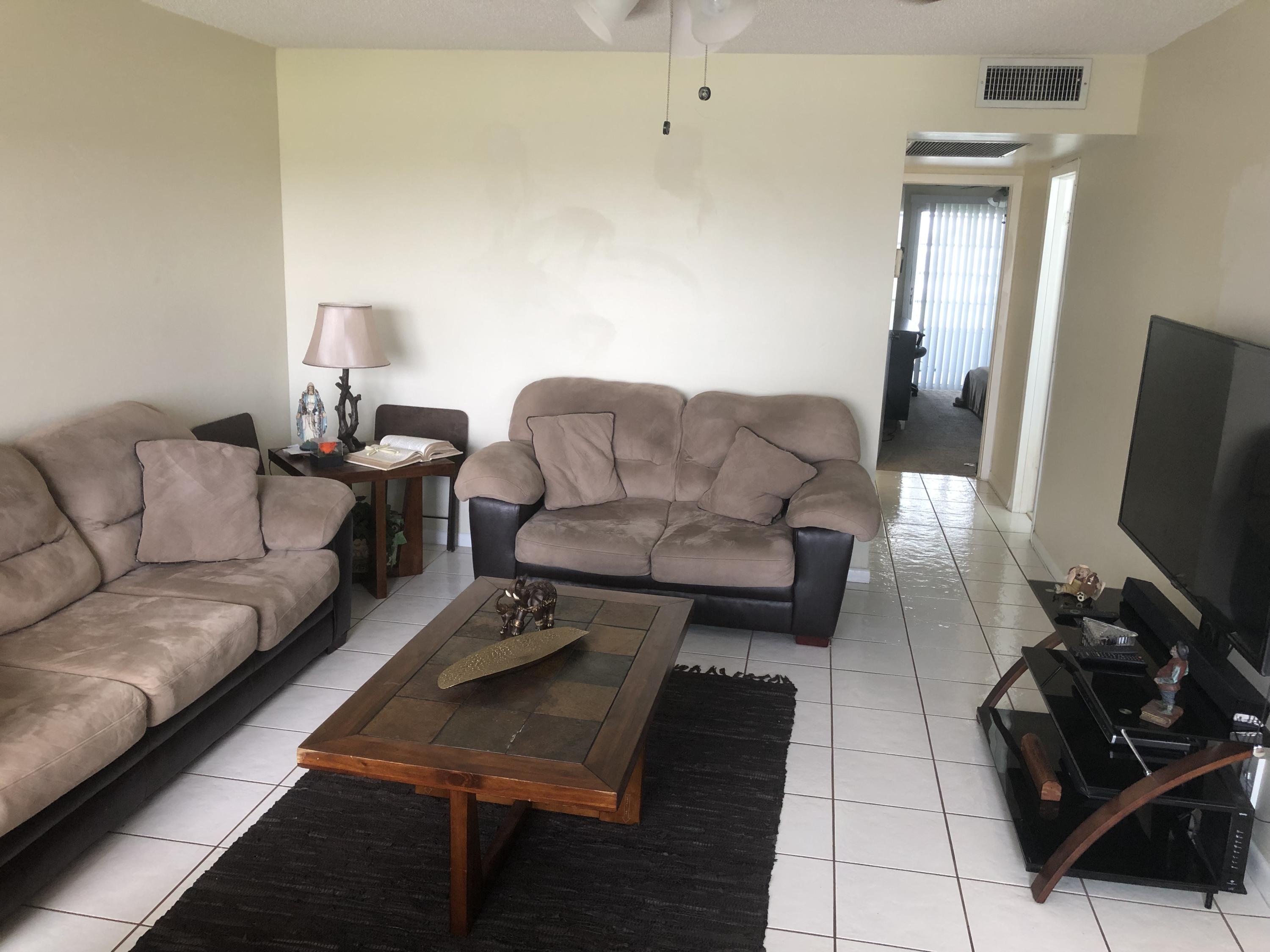 4097 Cornwall East Boca Raton, FL 33434 - Photo 2 of 16 GREAT ROOM