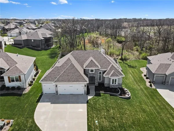$665,000 | 5513 Northwest 111th Court, Kansas City, MO 64154